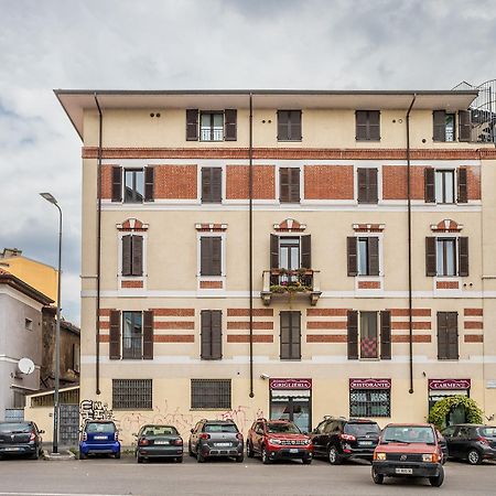 Appartement Life Is Beautiful Design Loft Navigli Romolo, Netflix, Wifi, Ac And Street Parking à Milan Extérieur photo