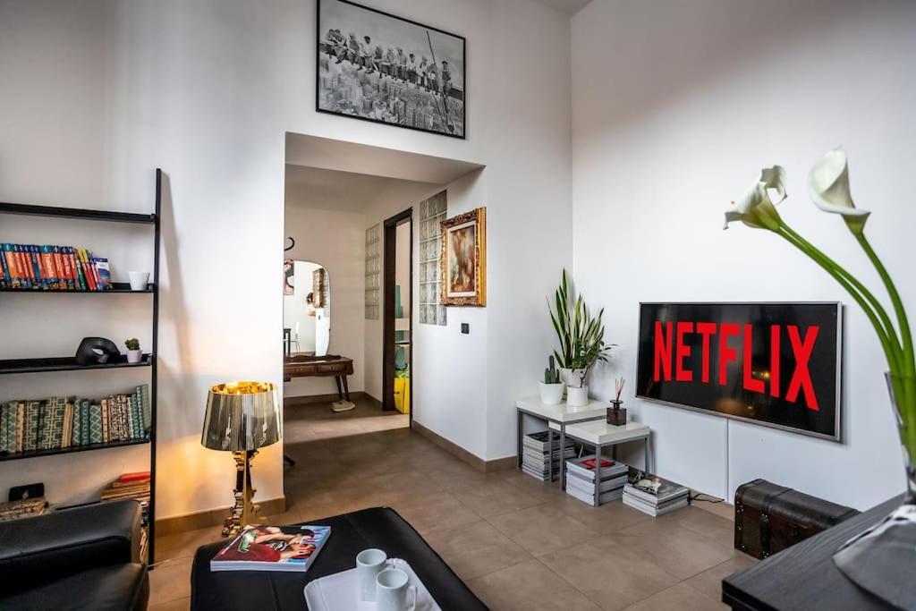 Appartement Life Is Beautiful Design Loft Navigli Romolo, Netflix, Wifi, Ac And Street Parking à Milan Extérieur photo