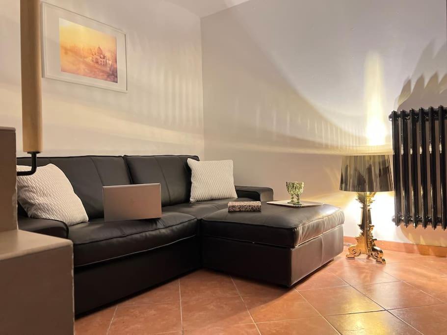 Appartement Life Is Beautiful Design Loft Navigli Romolo, Netflix, Wifi, Ac And Street Parking à Milan Extérieur photo