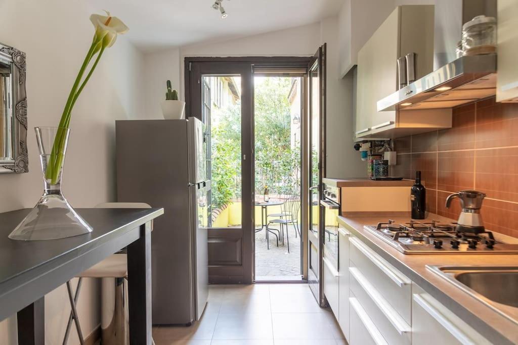Appartement Life Is Beautiful Design Loft Navigli Romolo, Netflix, Wifi, Ac And Street Parking à Milan Extérieur photo