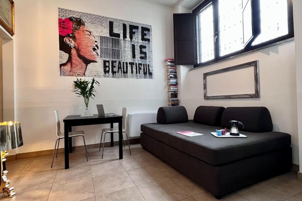 Appartement Life Is Beautiful Design Loft Navigli Romolo, Netflix, Wifi, Ac And Street Parking à Milan Extérieur photo