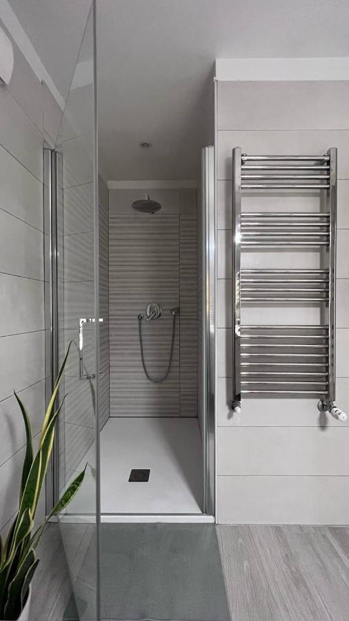Appartement Life Is Beautiful Design Loft Navigli Romolo, Netflix, Wifi, Ac And Street Parking à Milan Extérieur photo