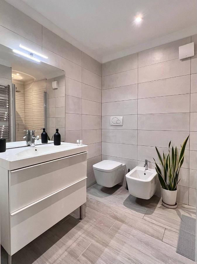 Appartement Life Is Beautiful Design Loft Navigli Romolo, Netflix, Wifi, Ac And Street Parking à Milan Extérieur photo